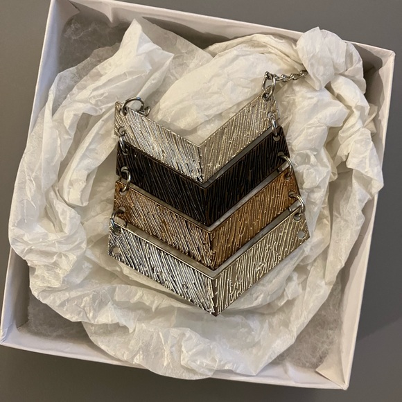 Chevron Pendant Necklace 18” - Picture 3 of 4